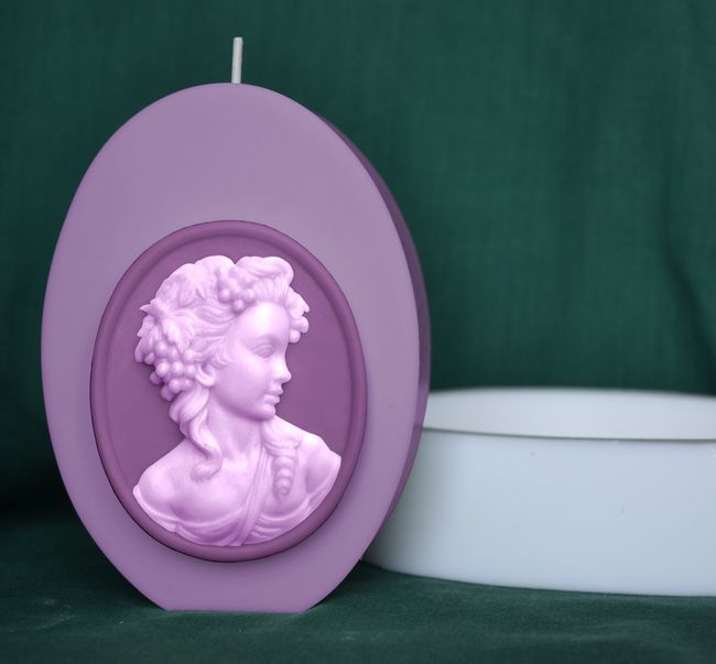 Madona - Oval, velikost 12,7x9x5cm